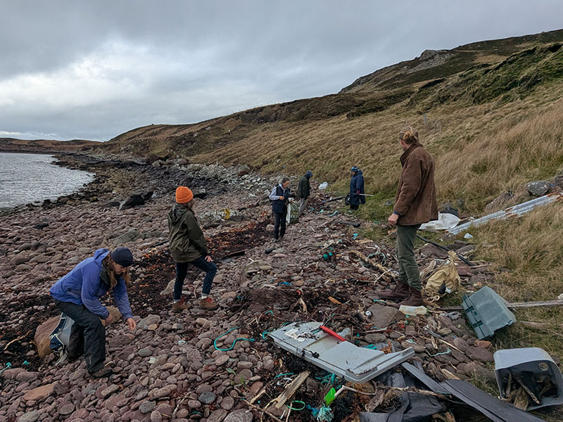 Balanced Horizon - plastic pollution Balanced Horizon - plastic pollution